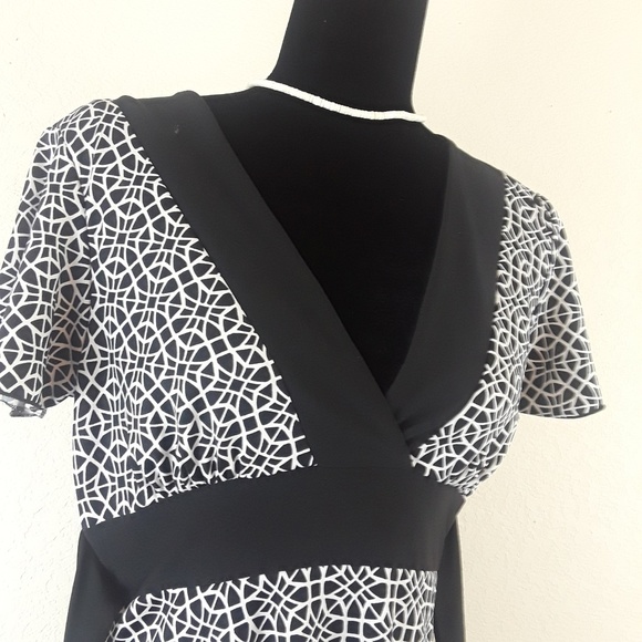 HOT TEMPERED Women's Wrap Geometrical Top Black - Picture 1 of 8